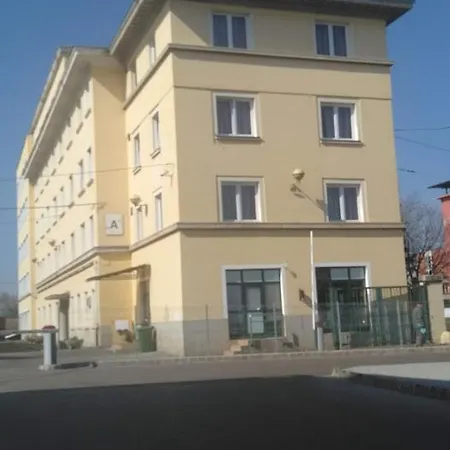Maglodi Uti Szallo Bep * בודפשט